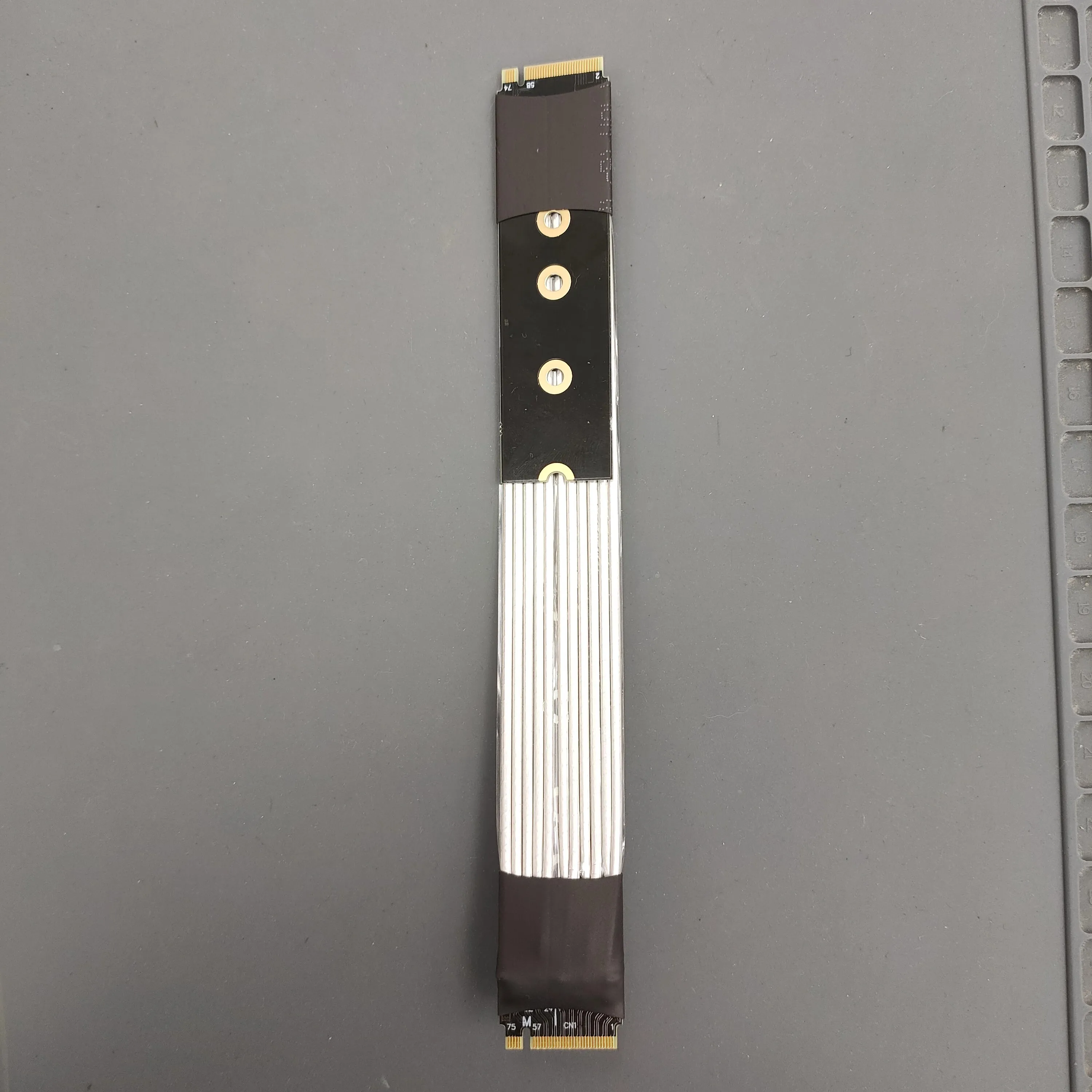 Полноскоростной Удлинительный кабель ADT M.2 NVMe x4 PCIe Gen4 с прямым переключением