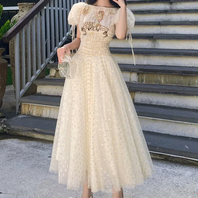 Элегантное женское платье для подиума облегающее сетчатое с вышивкой и цветком