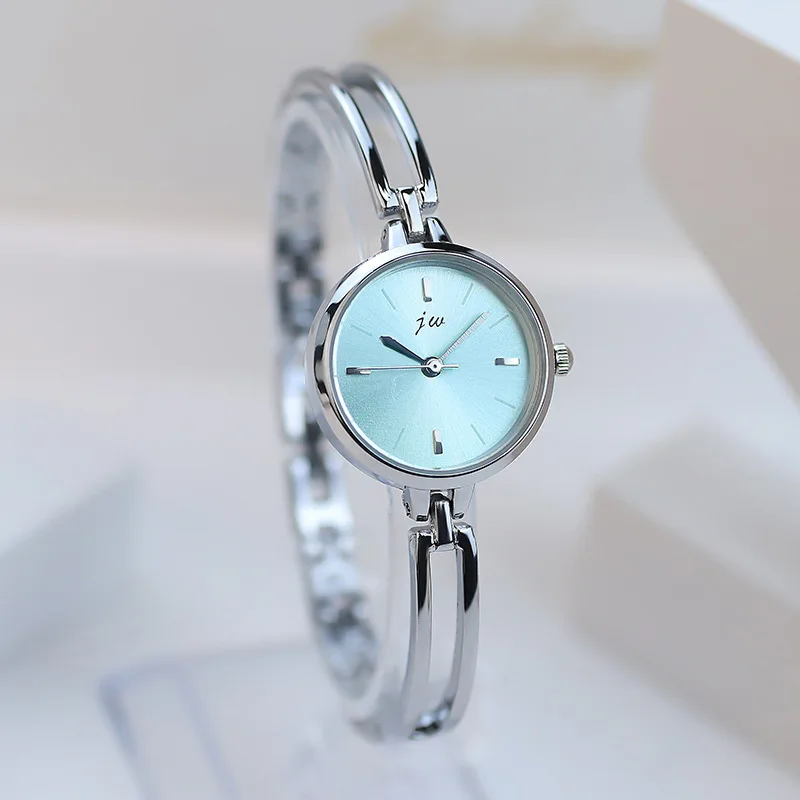 

JW Tik Tok Live is dedicated to explosive fashion casual ladies watch Korean version of small and fresh student bracelet watch.