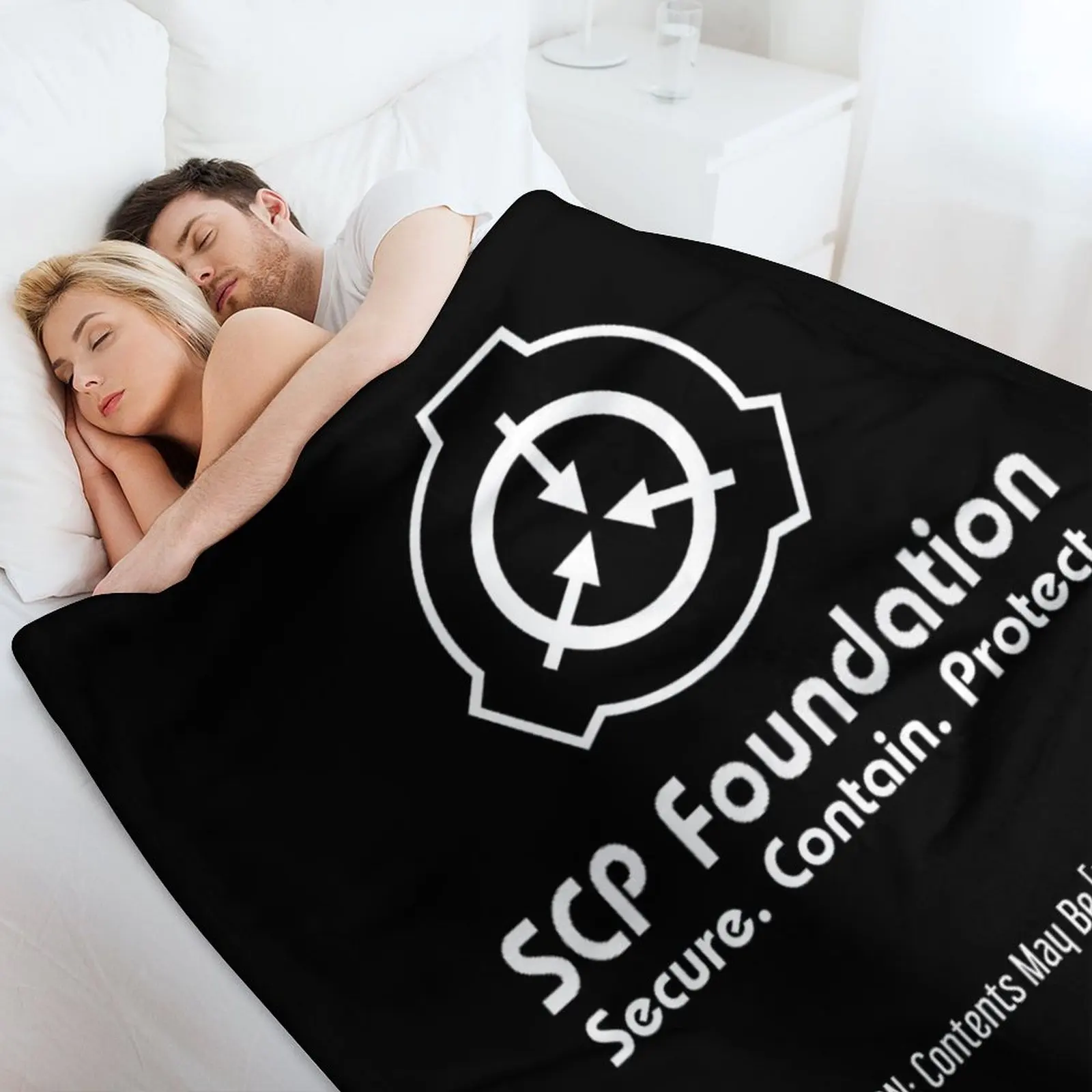 Основание SCP: содержимое может быть [красное] (черное) плед одеяло волос