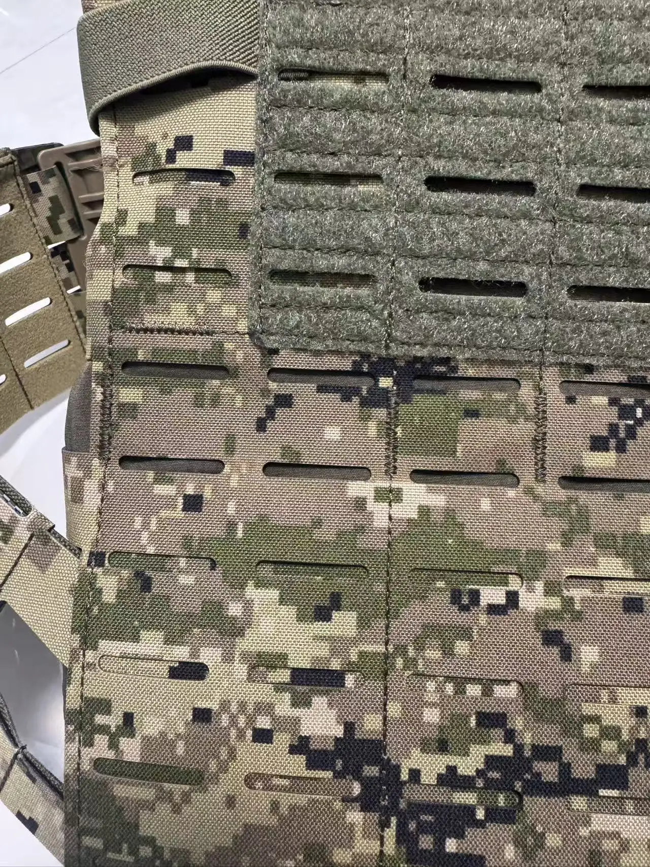 Комплект жилетов Shaw SC ARC CADPAT Multi Terrain V2, изготовленный из композитной ткани 500D и 1000D, канадский вседорожный жилет с лазерной резкой. (art.: 3920da070dac8) - 3920da070dac8