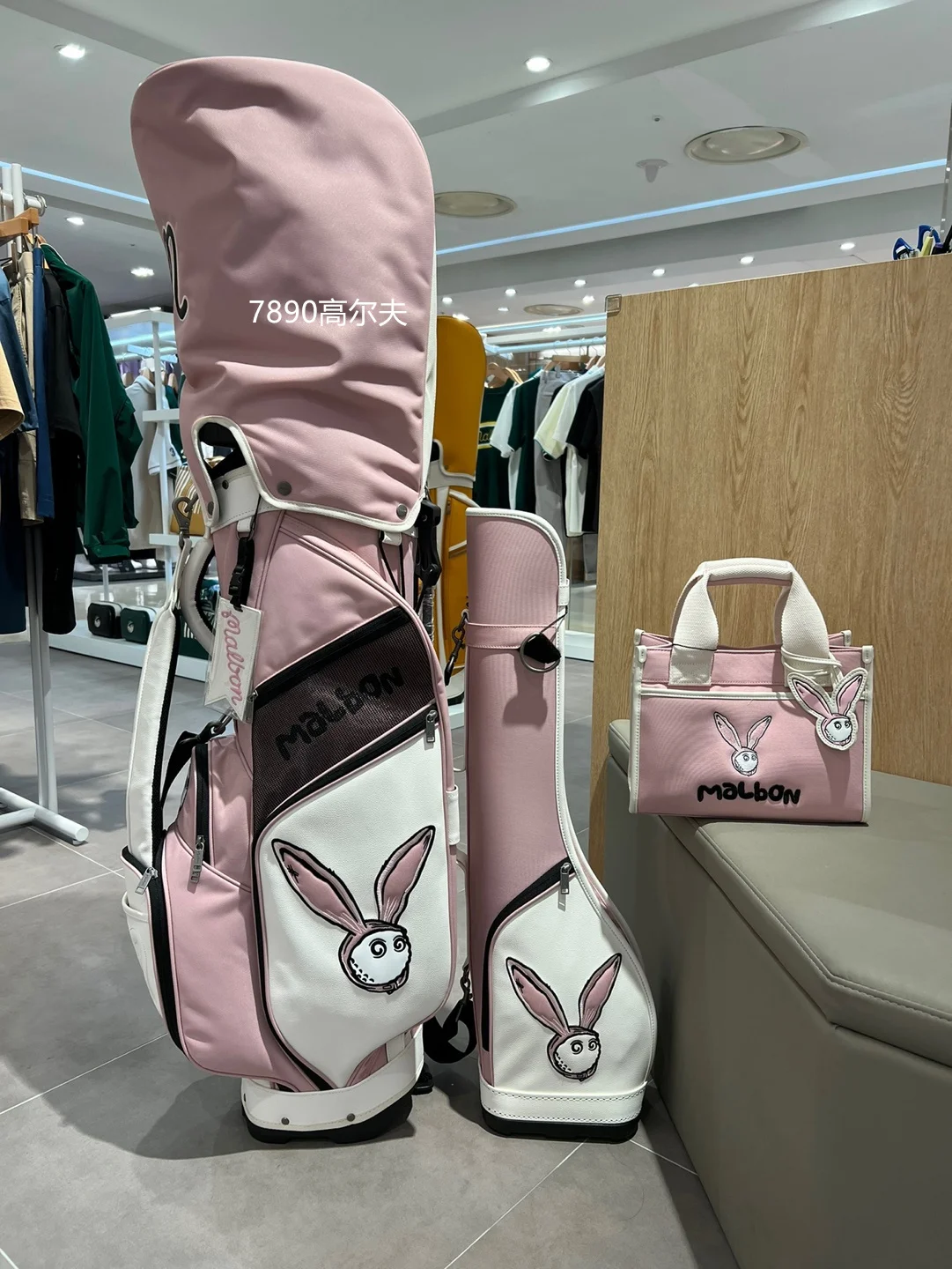 

Malbon Golf Bag Pink Women 2023 New Bracket Gun Bag Portable Halfbag Stand Golf Tote Bag