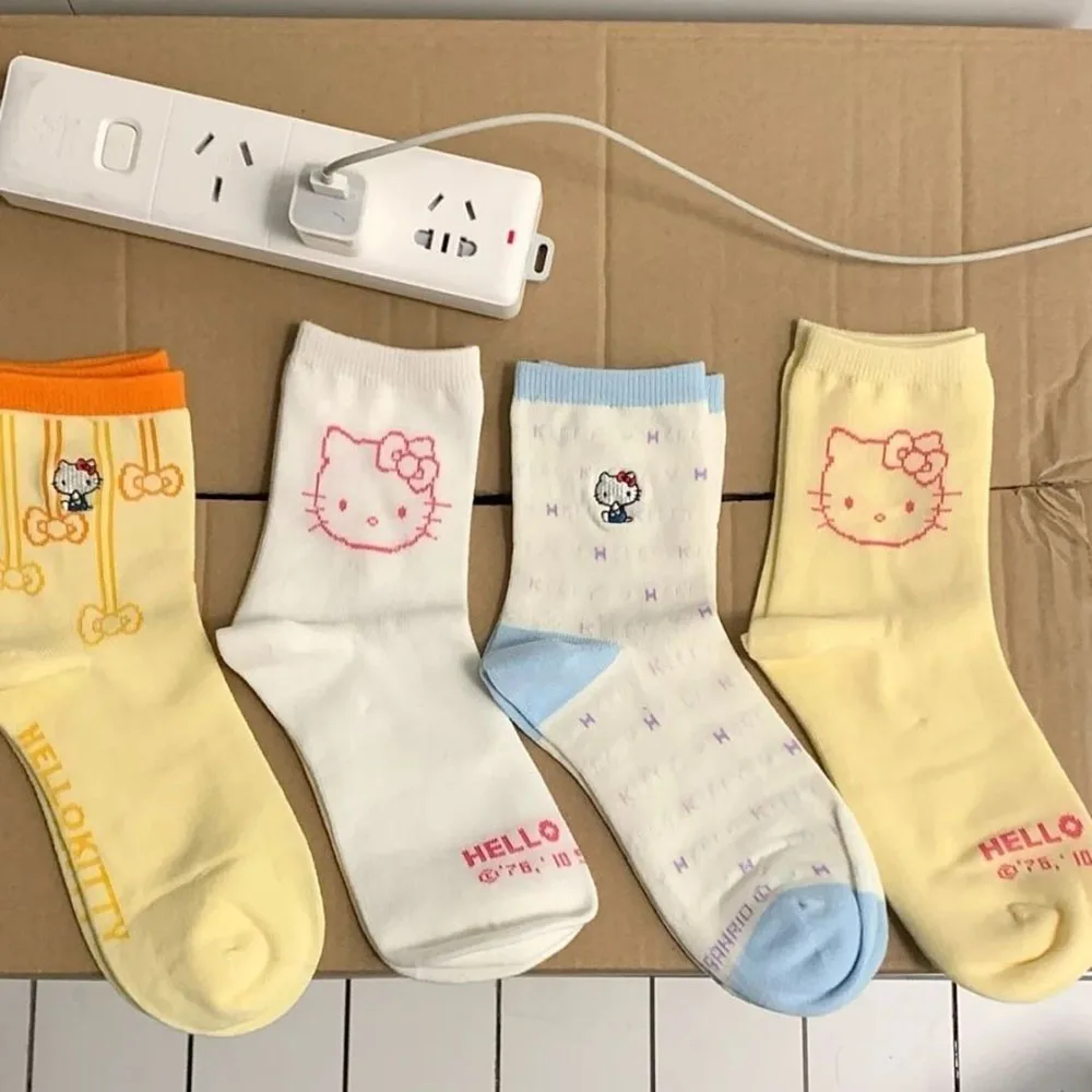 

Носки женские средней длины, милые Мультяшные, с рисунком Hello Kitty, женские универсальные спортивные носки из чистого хлопка, с сердечками для девушек