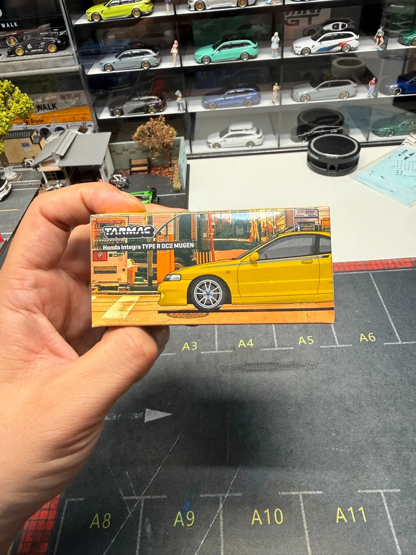 Фото Модель автомобиля Honda Civic TYPE R DC2 из сплава, масштаб 1:64, Diecast Tarmac Works TW №1