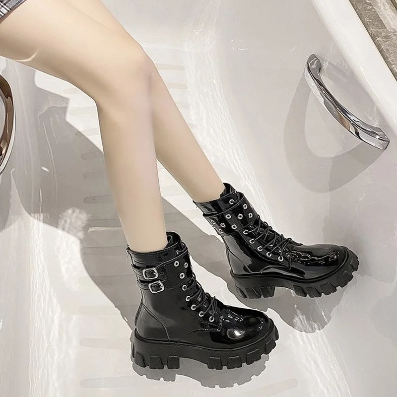 Женская обувь на платформе с пряжкой шнуровке белая кожаная в готическом стиле