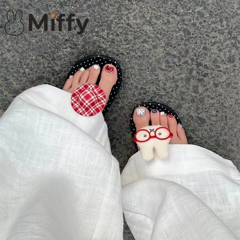 Фото Пляжные шлепанцы Hot Miffy с толстой подошвой, нескользящие, удобные, универсальные, для отдыха на пляже, повседневные сандалии-вьетнамки, обувь для прогулок. №1
