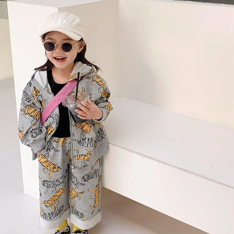

2022 Spring fashion Children cartoon tigers tracksuits outfits Boys and girls zipper hoodies and straight trousers 2pcs sets