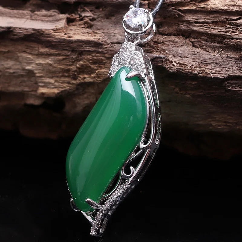 Natural Green Chalcedony Hand-carved Leaf Pendant Fashion Boutique Jewelry Men and Women Green Agate 925 Silver Inlaid Necklace