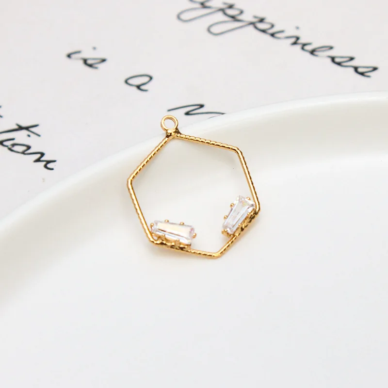 

Подвеска из меди с натуральным позолотой, 25 х28 мм