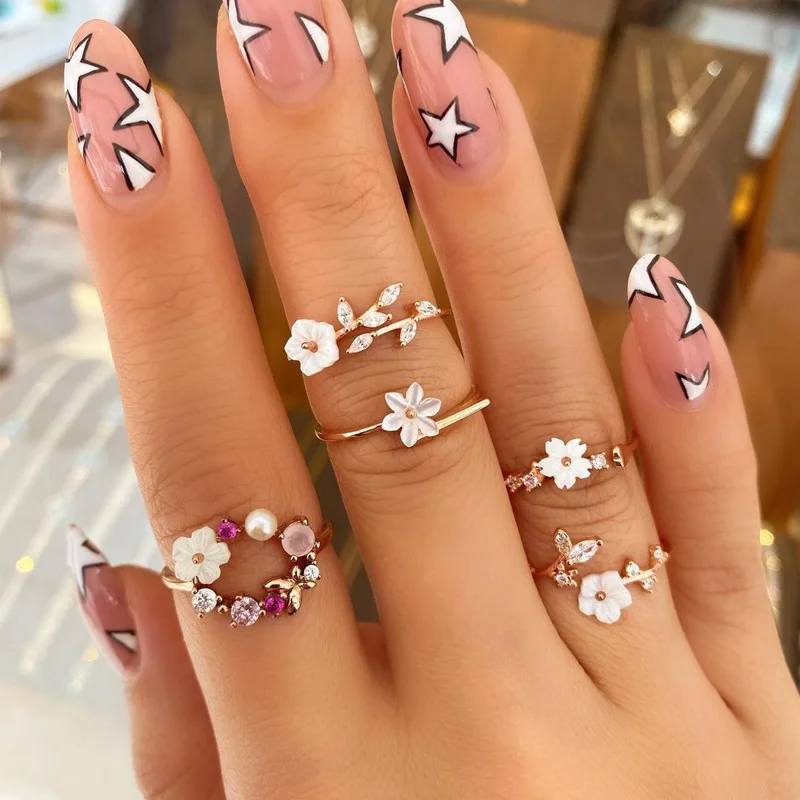 

5 Pcs/Set Fashion Crystal Flower Shell Rings Set Sweet Imitation Pearl Rings for Women Party Jewelry Accessories
