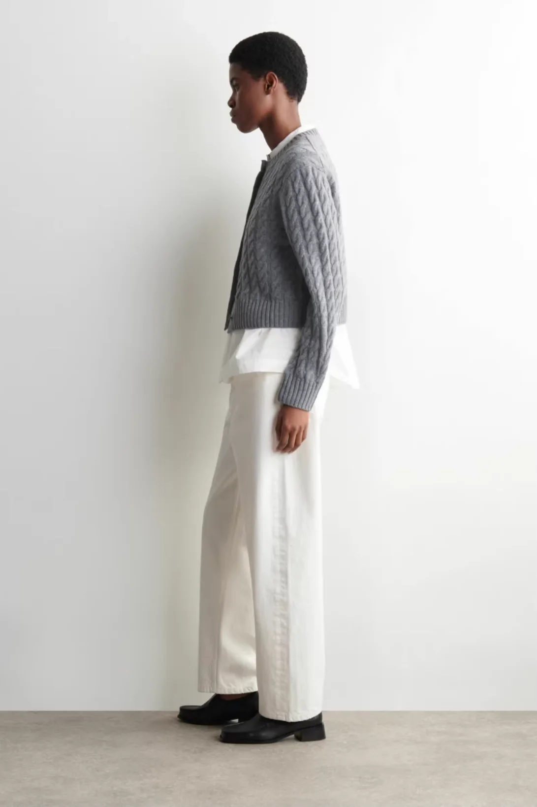 Фото XIMIAN APPAREL 2026 YAZHIMEI: Новая весенняя коллекция женских повседневных серых текстурированных шерстяных вязаных кардиганов №4