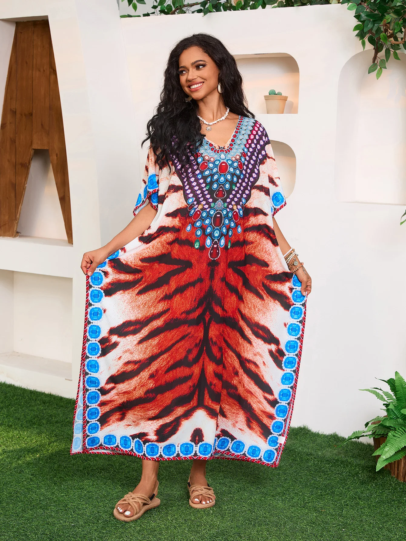 Женское платье-кафтан с леопардовым принтом