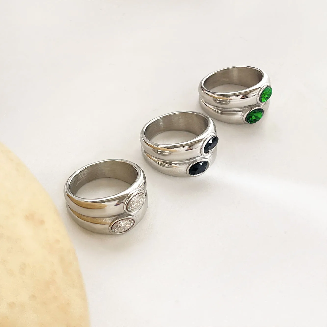 Женское кольцо Ghidbk Hyperbloe широкое двухслойное из нержавеющей стали с цирконитом