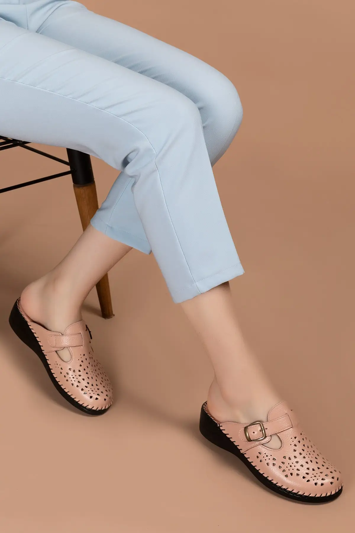 

Orthopedic Leather Sabo Slippers Powder 36 Yprk.510
