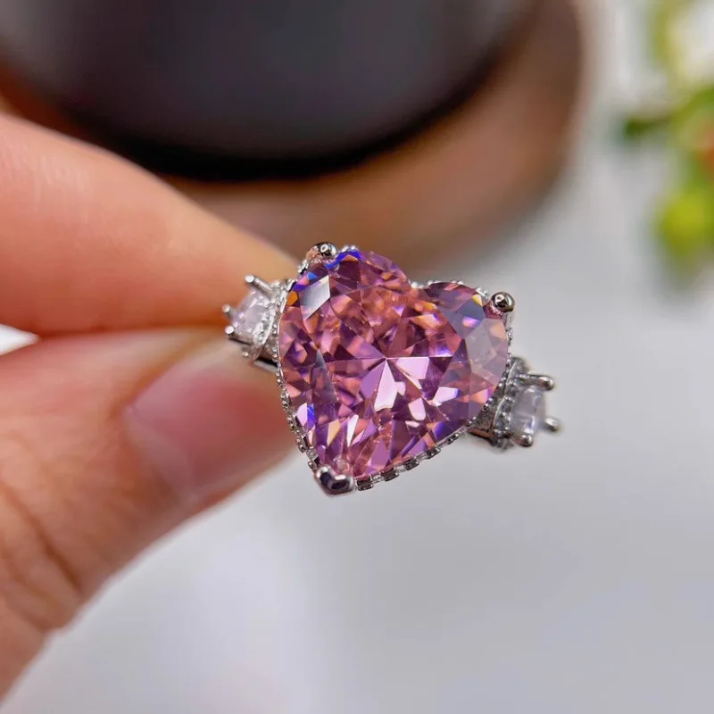 Женское кольцо с цирконом серебряное в романтическом стиле