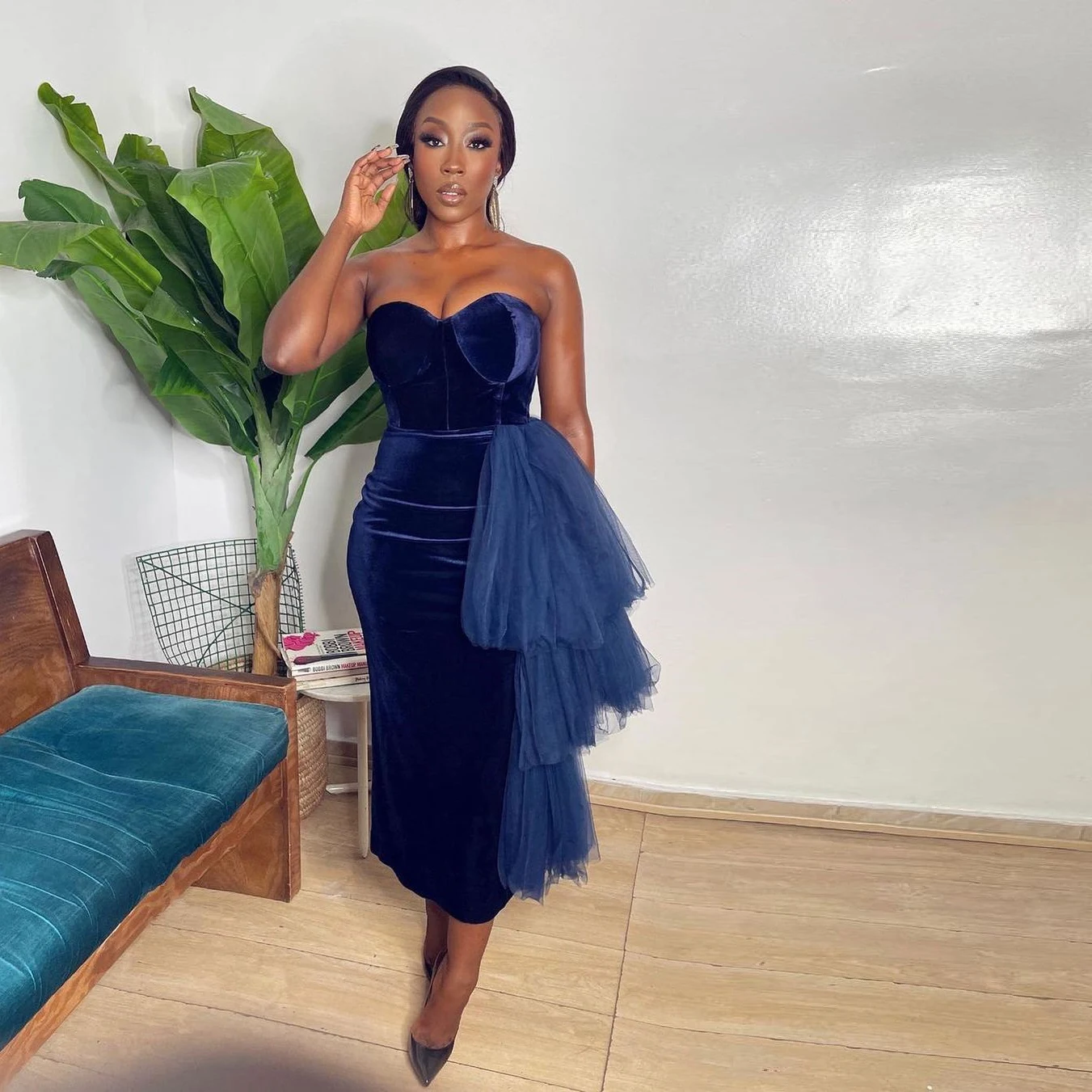 

Velvet Vintage Elegant Evening Dresses Plus Size Strapless Sleeveless Women Formal Prom Party Gowns Custom Made