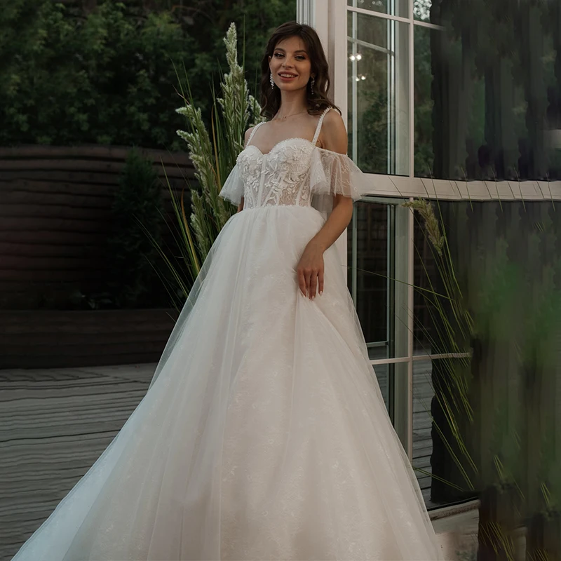 

Fashion Sweetheart Tulle Wedding Dresses Spaghetti Straps Lace Appliques Sweep Train Bridal Gowns Robe De Mariée