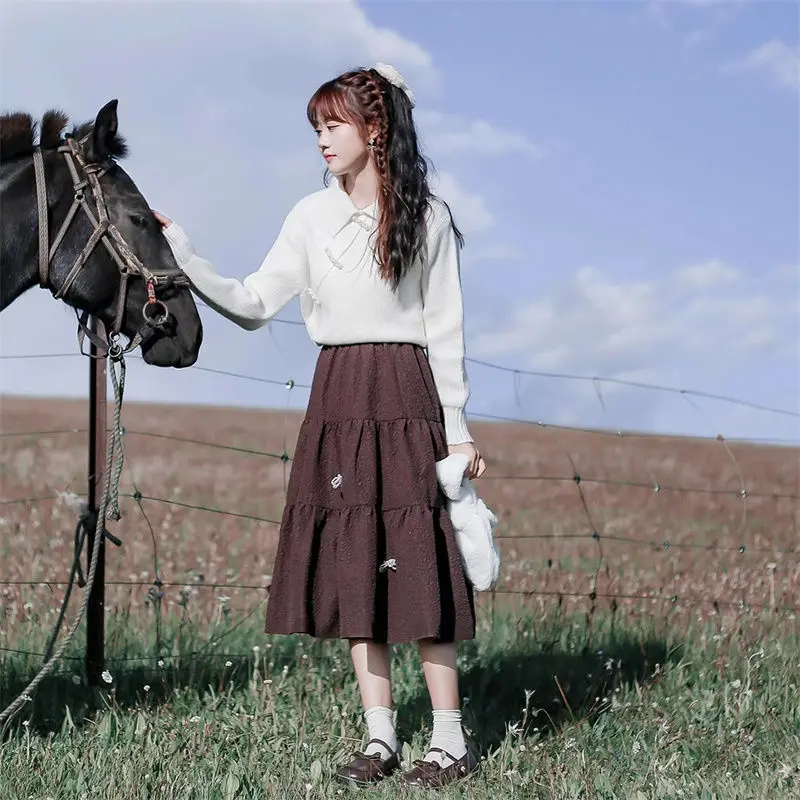 Женский трикотажный пуловер на пуговицах с отложным воротником