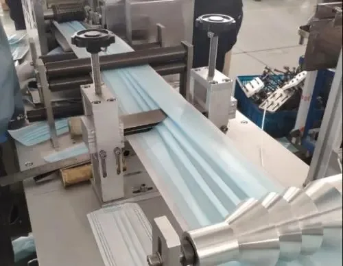 YG Factory новый дизайн машина для изготовления хирургических масок нетканых
