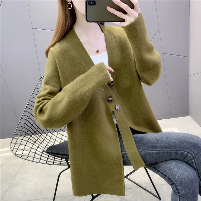 

Room 226502, row 1, No. 1 middle] real shot solid color cross button knitted cardigan 80