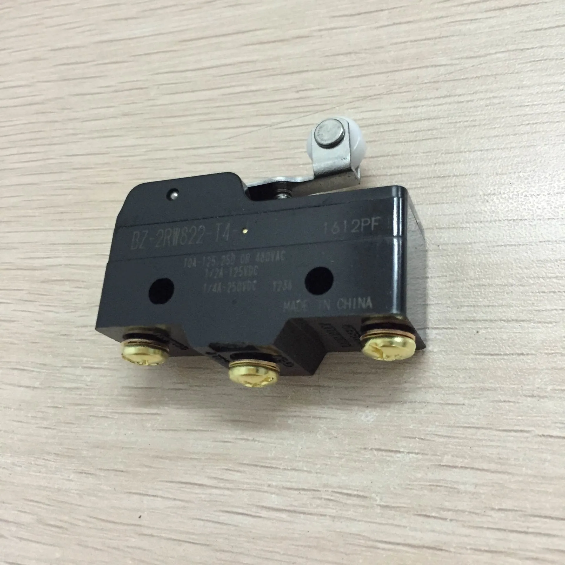 Новый концевой микропереключатель BZ-2RW822-T4-J 4A-250VDC