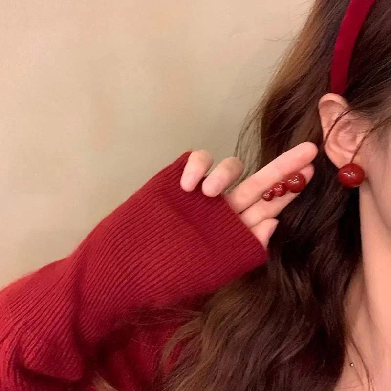 Корейские круглые серьги-гвоздики с красным жемчугом