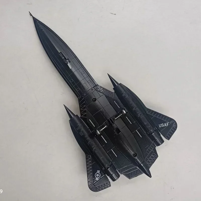 Модель самолета SR-71 Blackbird 1:144