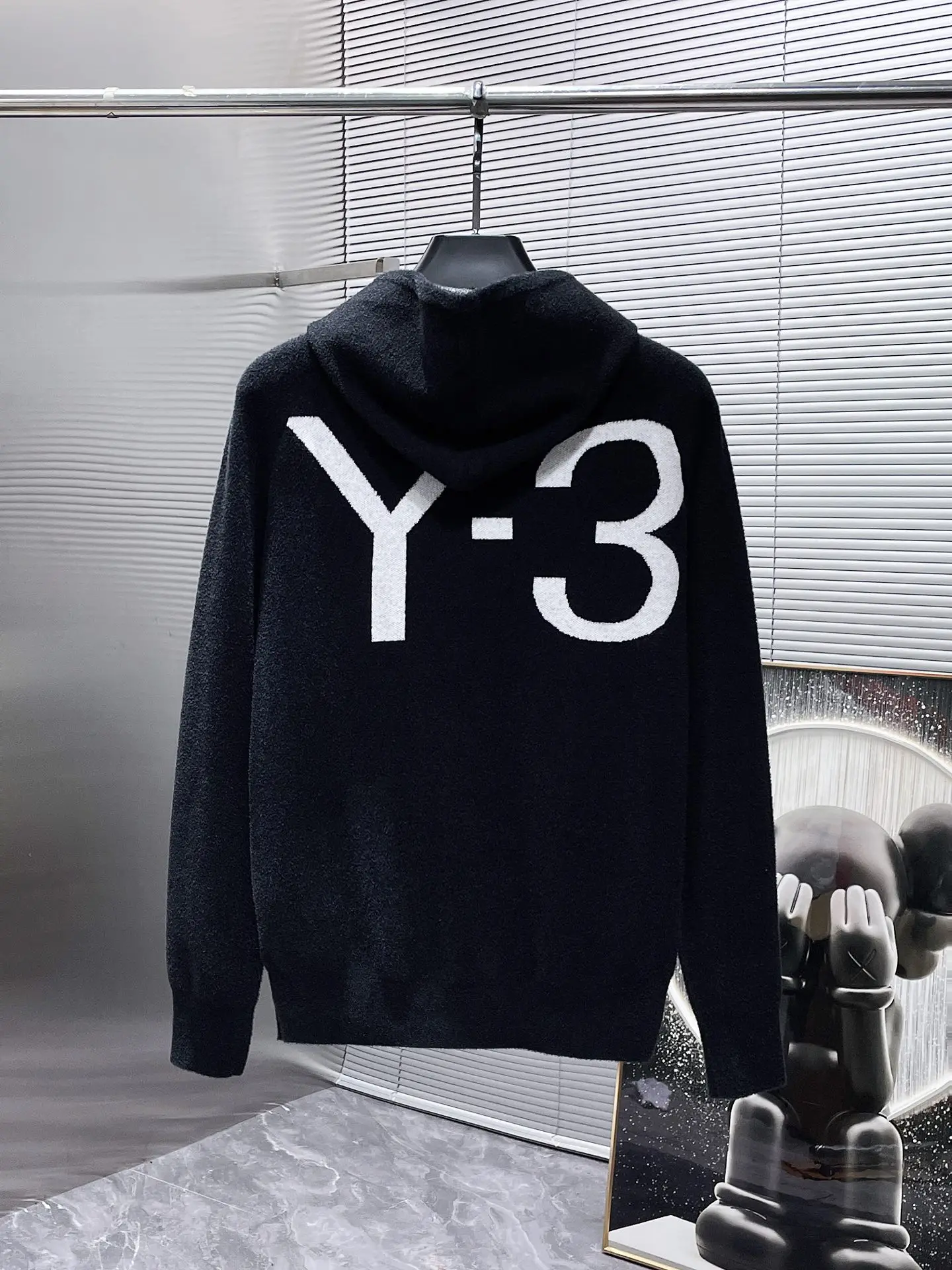 Рисунок 2 - Толстовка Y3, зимний тренд