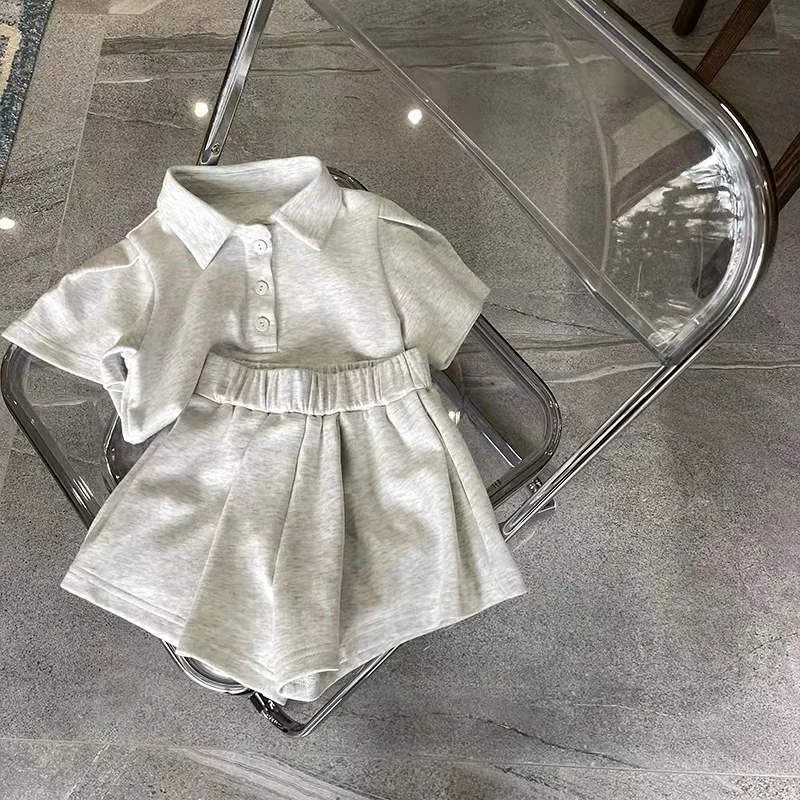 

Новинка лета 2022, комплект детской одежды с коротким рукавом, повседневный Детский костюм из 2 предметов, однотонный комплект из топа и брюк, ...