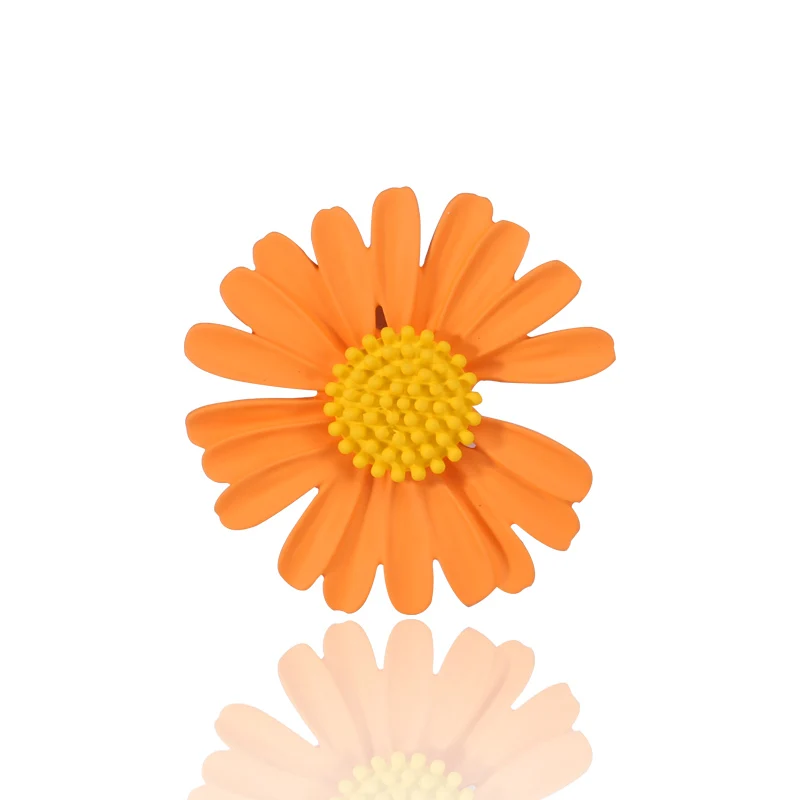 

New Little Daisy Cartoon Brooch Corsage Ladies Clothing Accessories