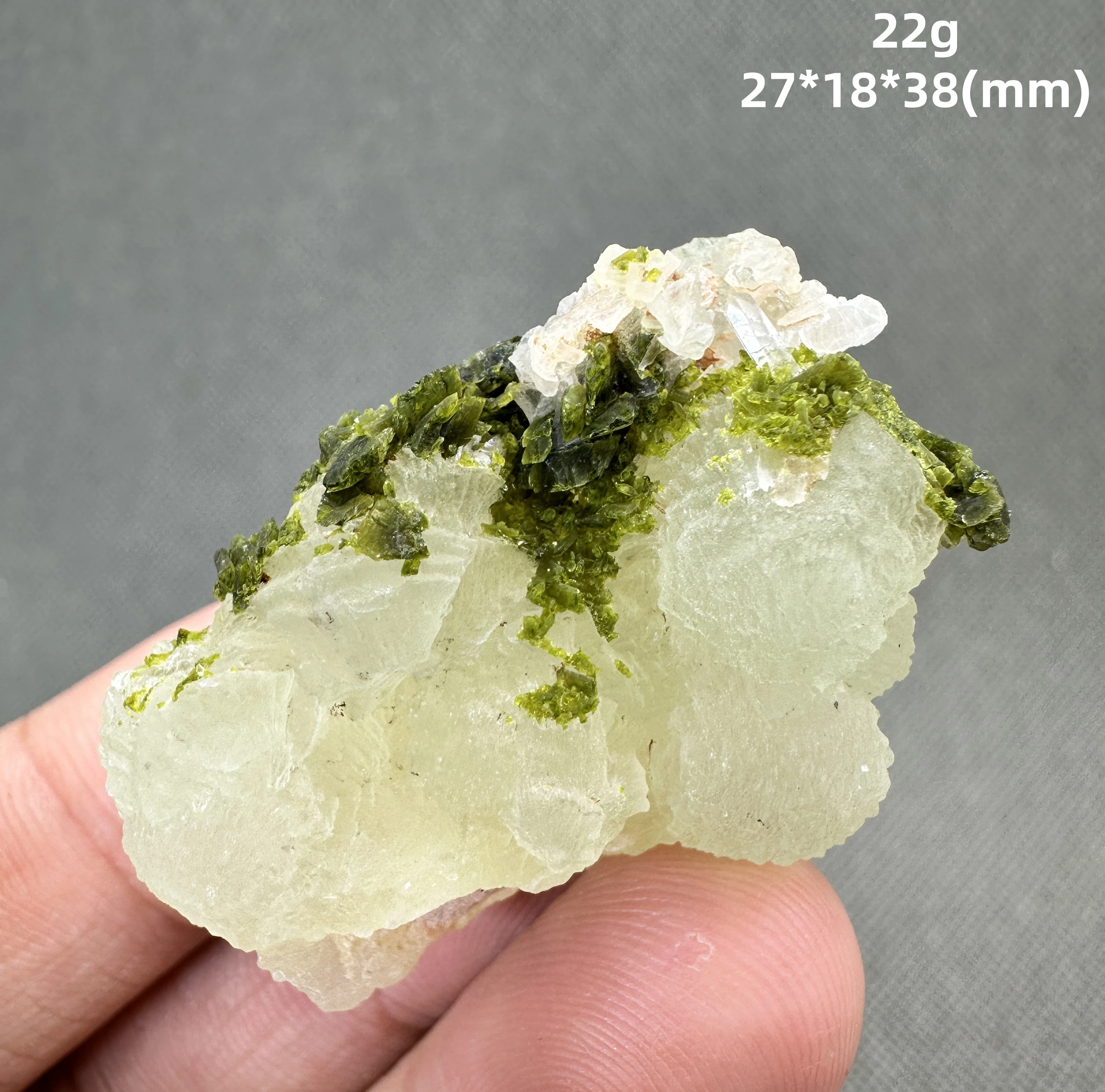 

Натуральные образцы минералов SICHUAN Crystal Эпидот и Пренит