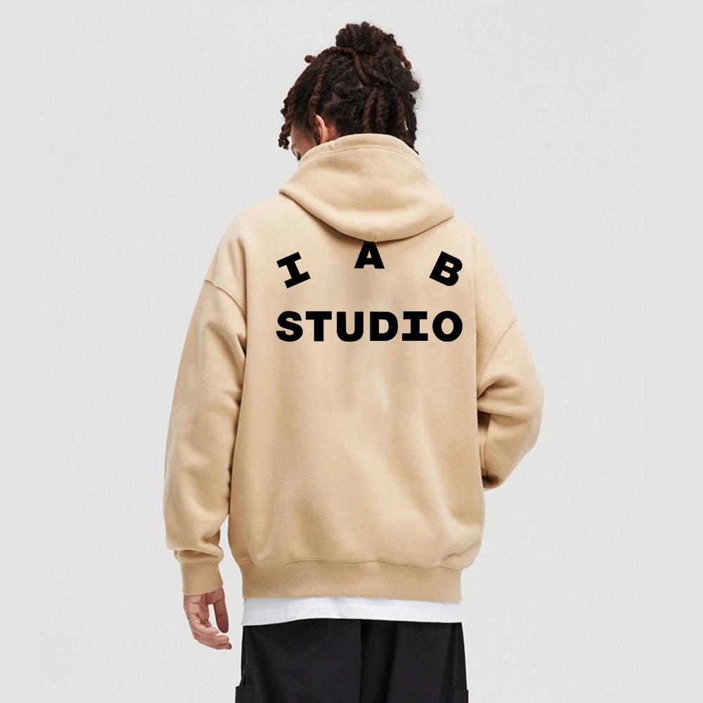 Рисунок 3 - Новинка, винтажный свитер IAB Studio