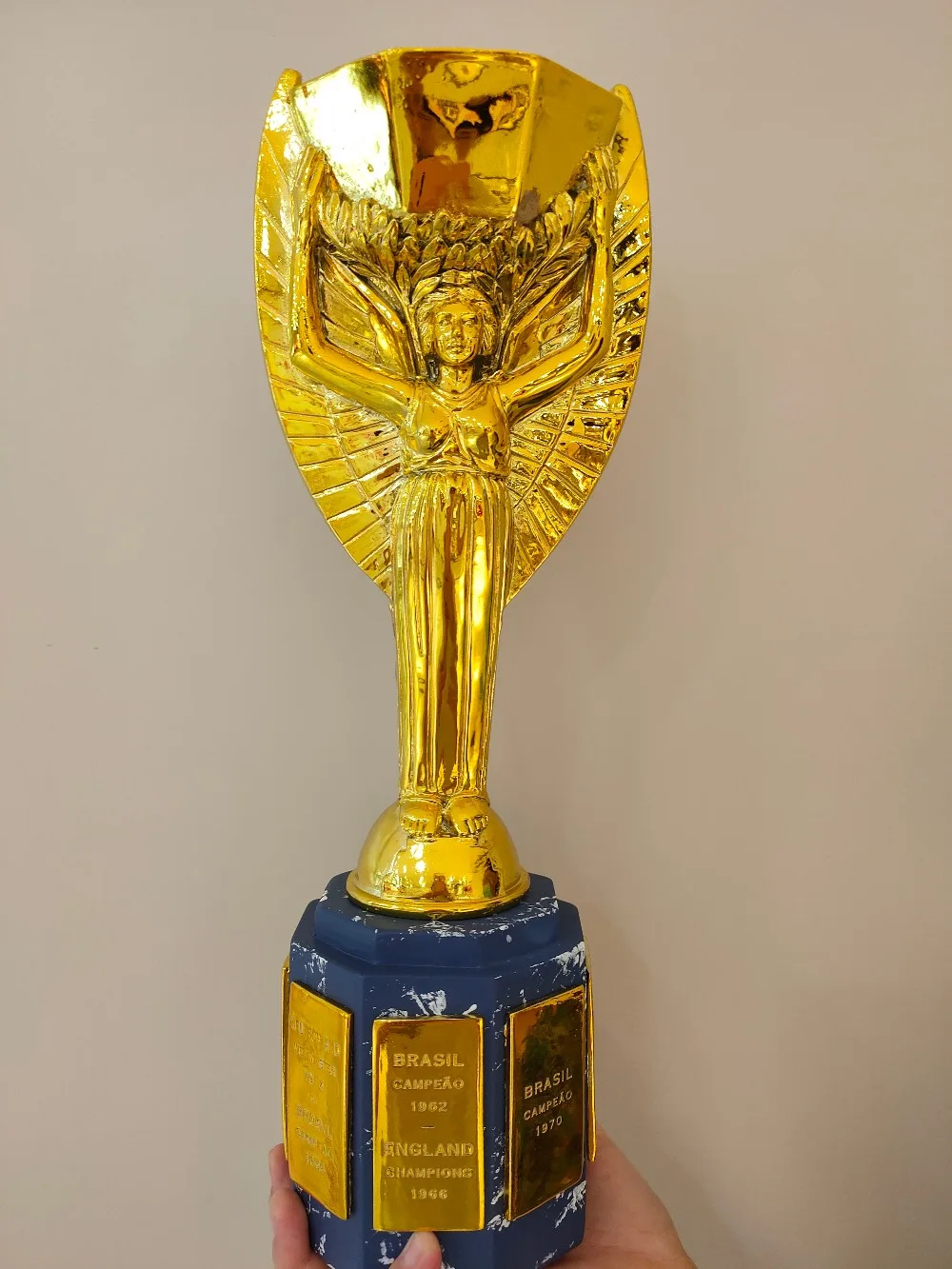 

Football Trophy Cup Jules Rimet Trophy CPU Nice Gift for Soccer Souvenirs Award Soccer Ball Fans Collection