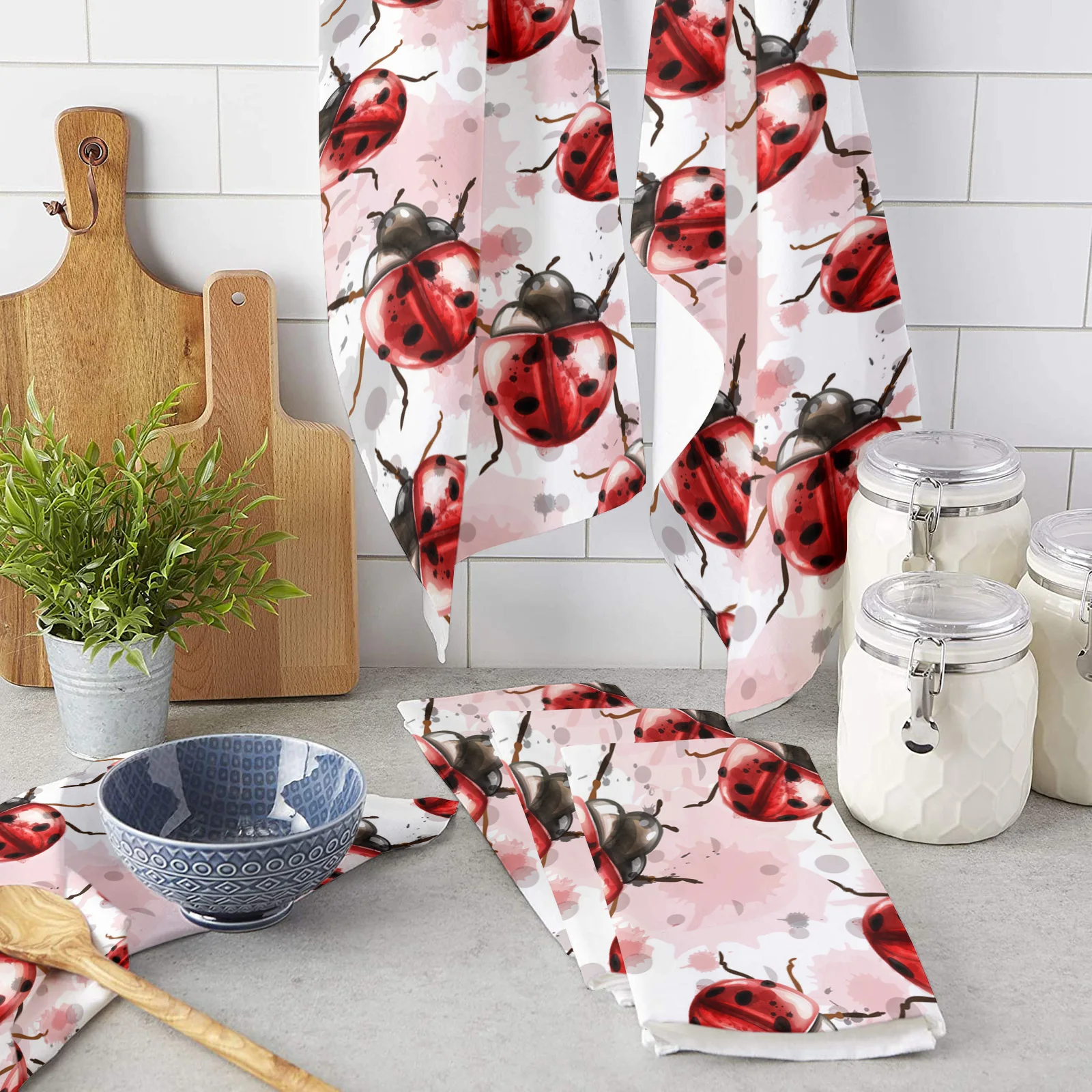 

Watercolor Paint Insect Ladybug Kitchen Cleaning Towel Microfiber Absorbent Dishcloths for Kitchen Rags Cleaning Tool