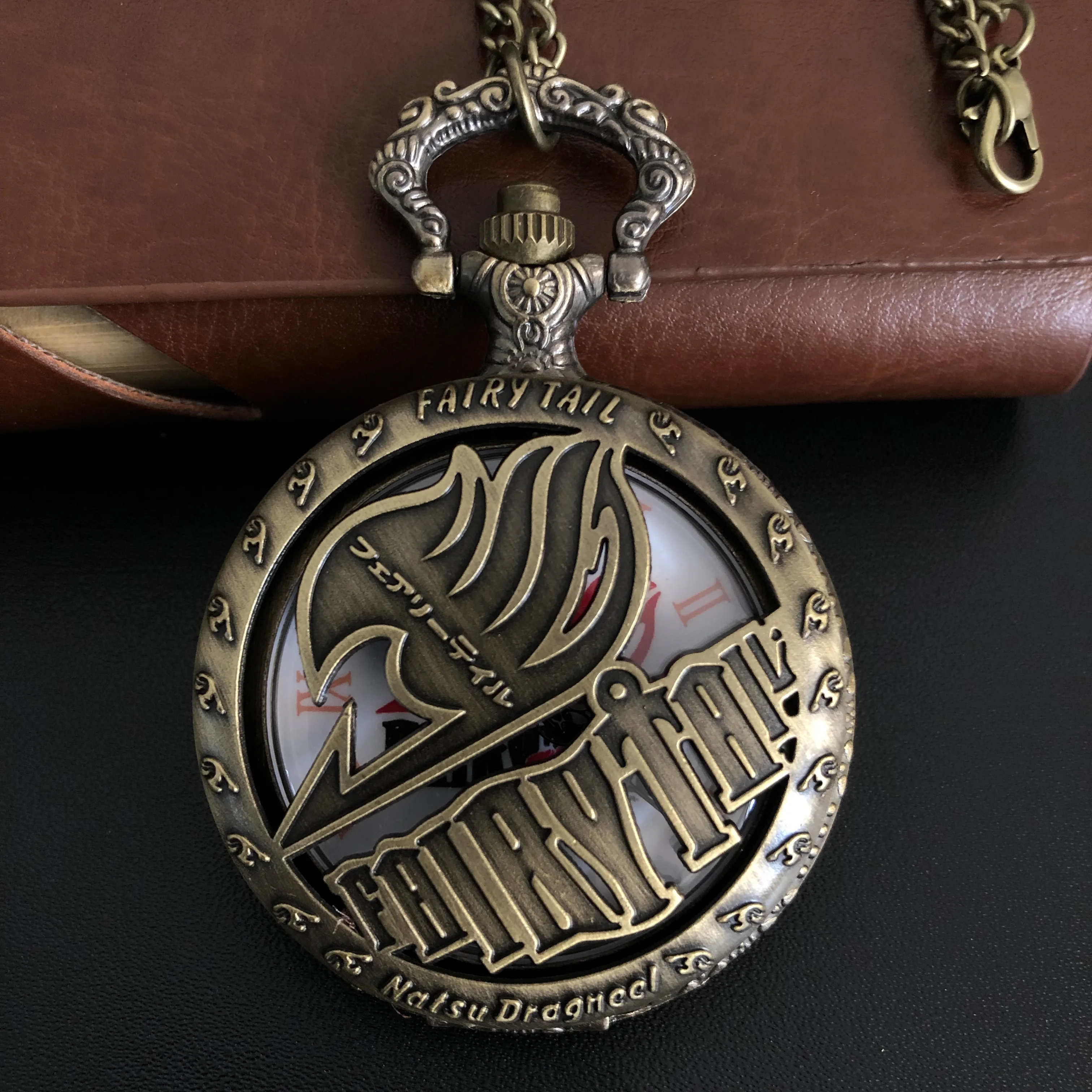 

Vintage Exquisite Bird Pattern Dial Design Carved Quartz Pocket Watch Necklace Pendant Gifts For Man with Fob Chain