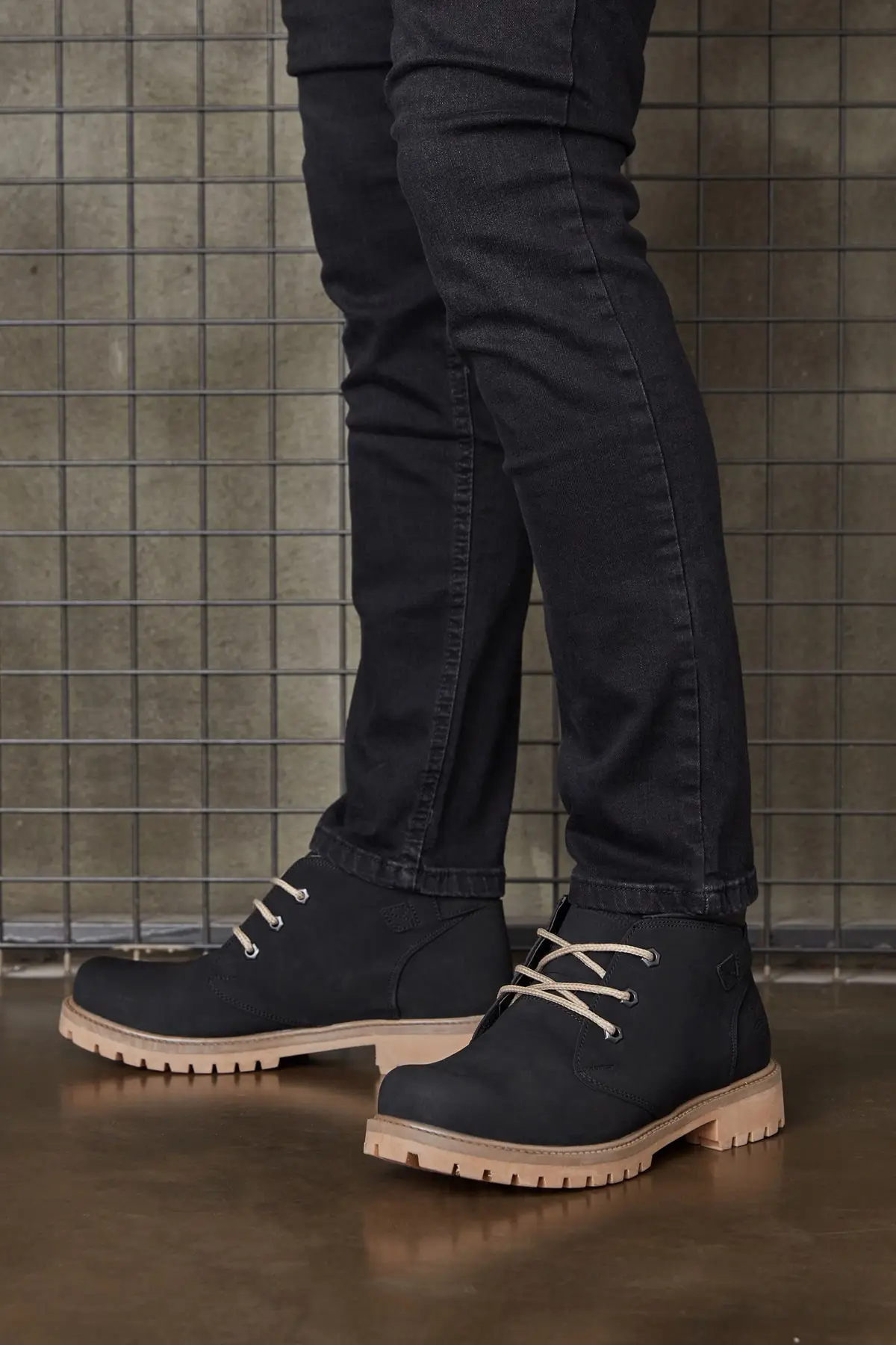 

Black ds. Warm Safety Outdoor Casual Shoes Activities Hiking Boots Male Man High Quality Work Boots