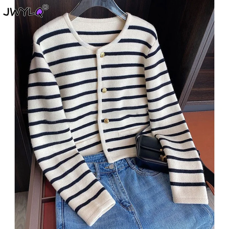 

Korean Fashion Sweater Cardigan White Black Striped Knitted Sweater Women 2023 Winter Short Cardigan Long Sleeve Cardigan Female