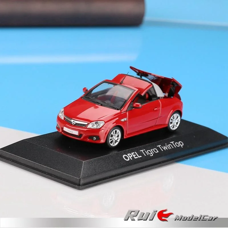 

1:43 Mini Cut Opel Tigra TwinTop 2004 Folding Canopy Alloy Car Model Collection Ornament Gift