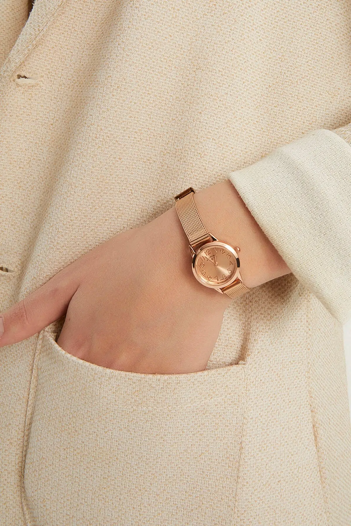 

Женские наручные часы из соломы и металла цвета розового золота