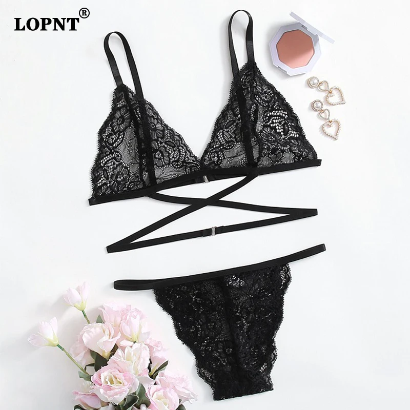 Комплект женского кружевного нижнего белья с бюстгальтером без косточек |