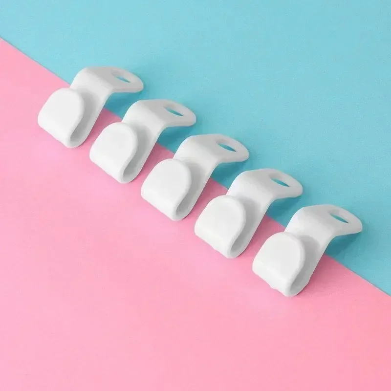 

Пластиковая вешалка для одежды