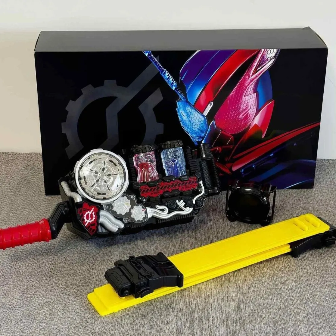 Фото Коллекционная фигурка Kamen Rider Build Genius Full Bottle DX Super Best Transformation Gear (Китайская версия) №3