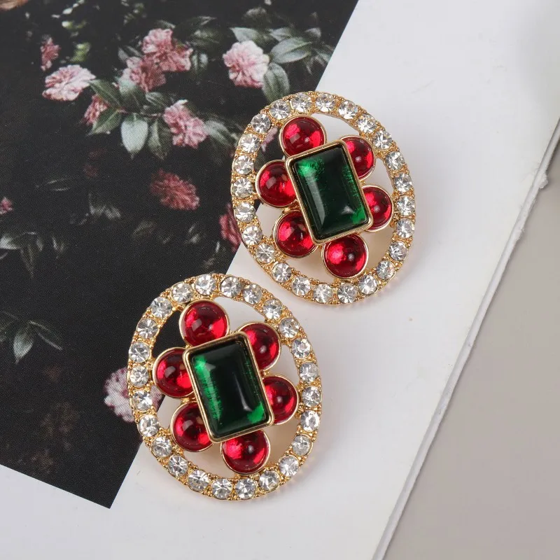 

Овальные серебряные серьги-гвоздики