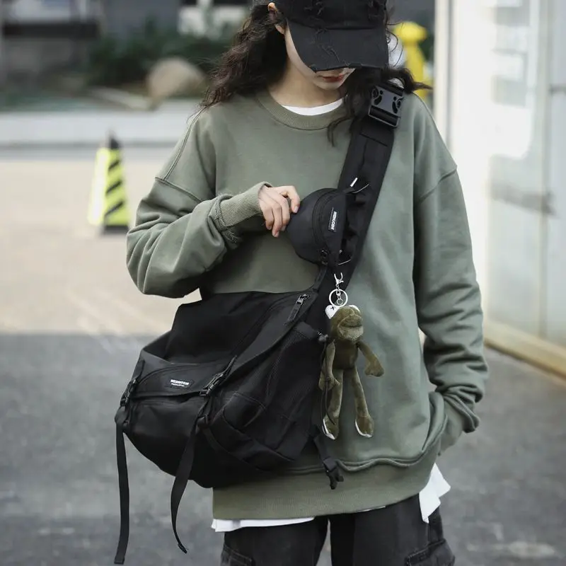 2023 Nylon Fabric Messenger Bag Women's Large Capacity Messenger Bag Leisure Computer Shoulder Bag Japanese Tooling Function Bag