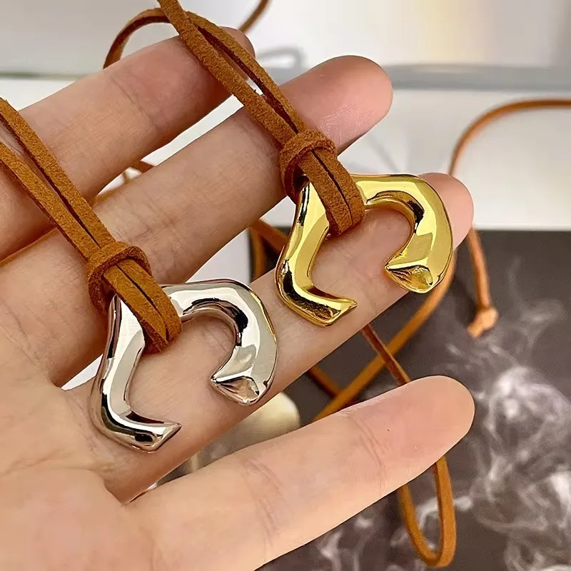 Металлическое ожерелье в форме подковы для женщин и девушек