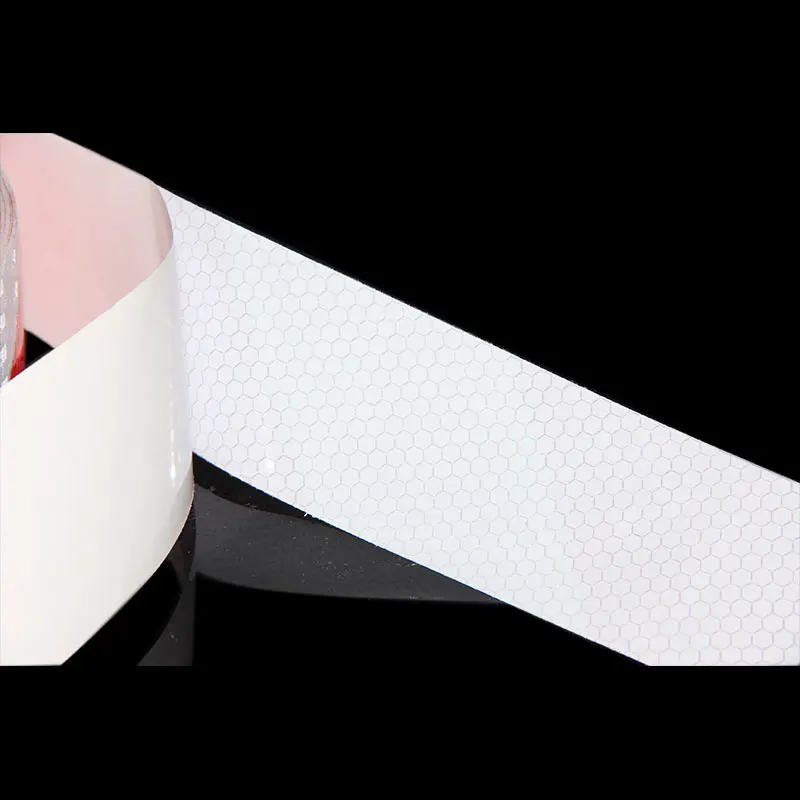 Рисунок 6 - Светоотражающая лента со стрелками