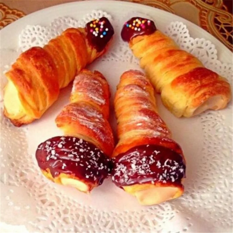 3 Pcs/set Cone Shape Spiral Croissant Denmark Pointed Metal Baking Tool for Making Croissants Roll Bread (Color: Silver) |
