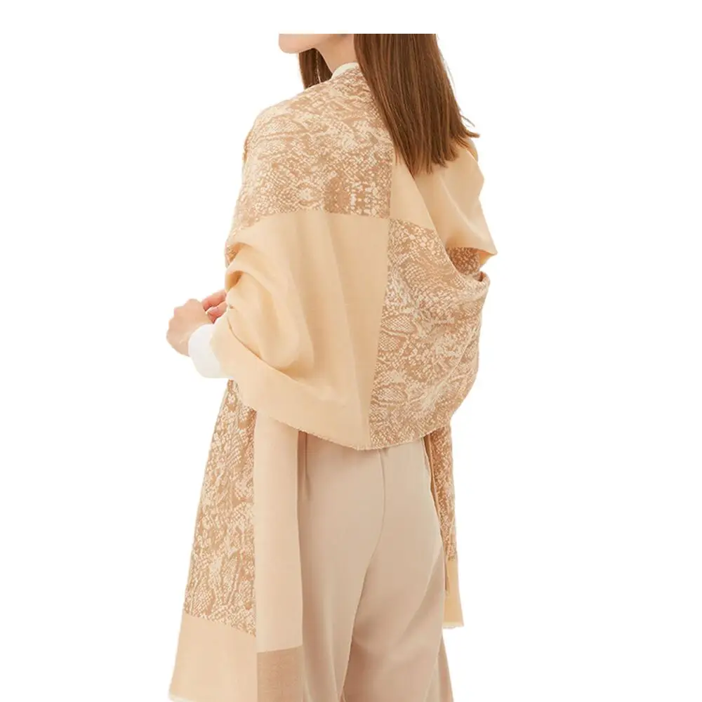 Элегантный женский клетчатый шарф с животным принтом