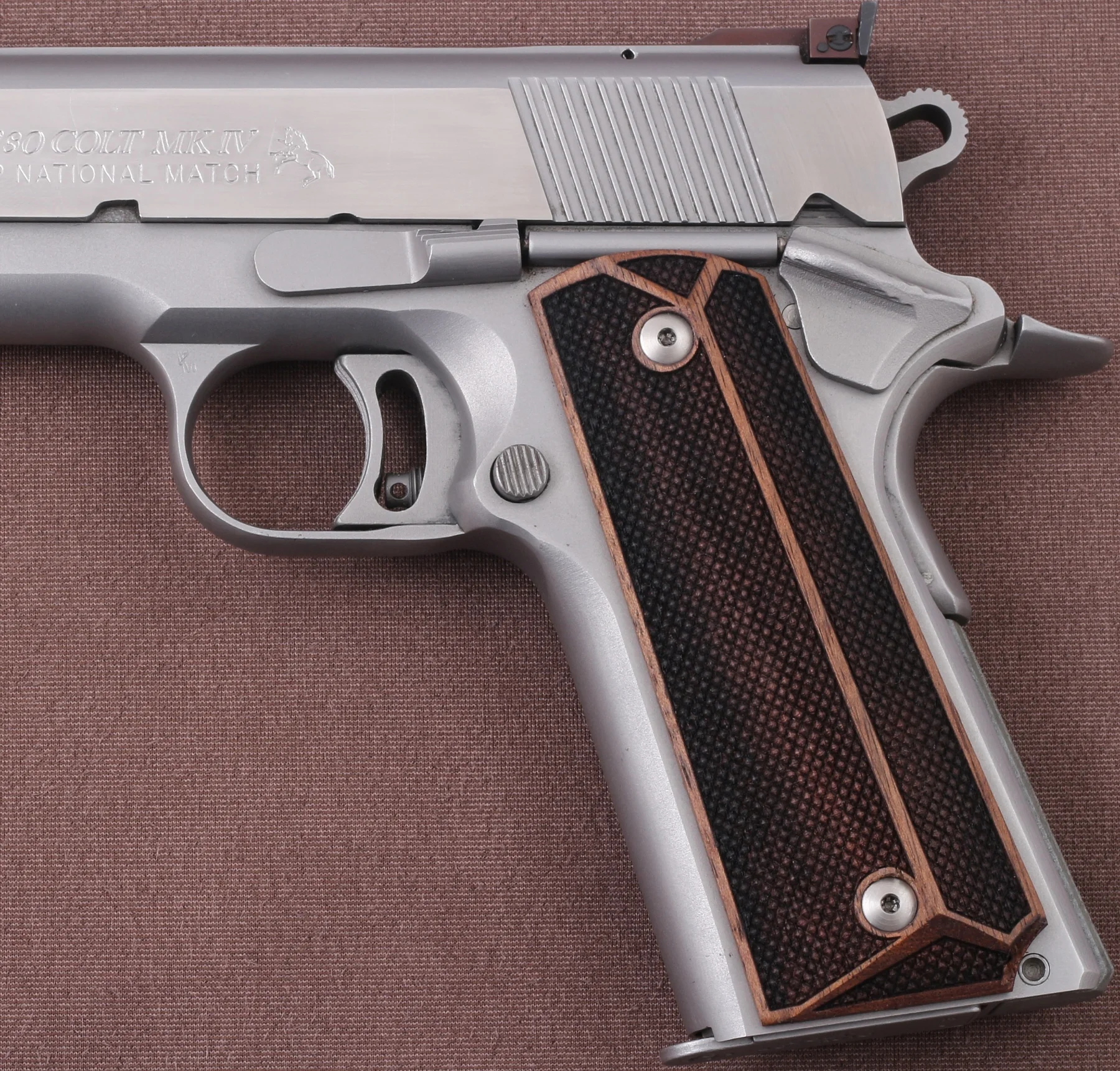 

Фирменная ручка ksdгрипсов для Colt / Other 1911's орехового дерева