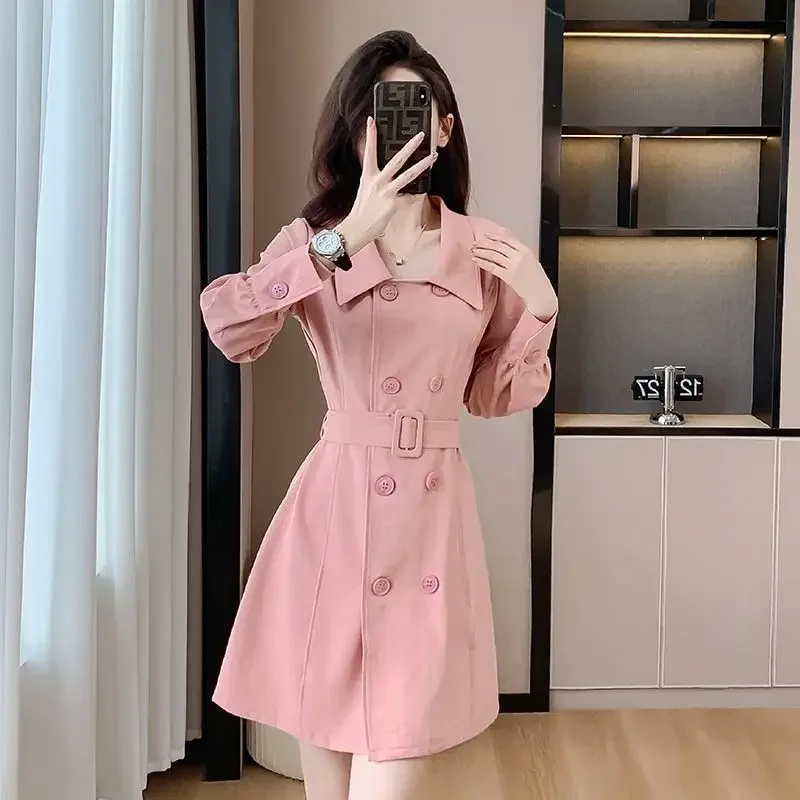 Женское твидовое платье элегантное приталенное розового цвета подчеркивающее